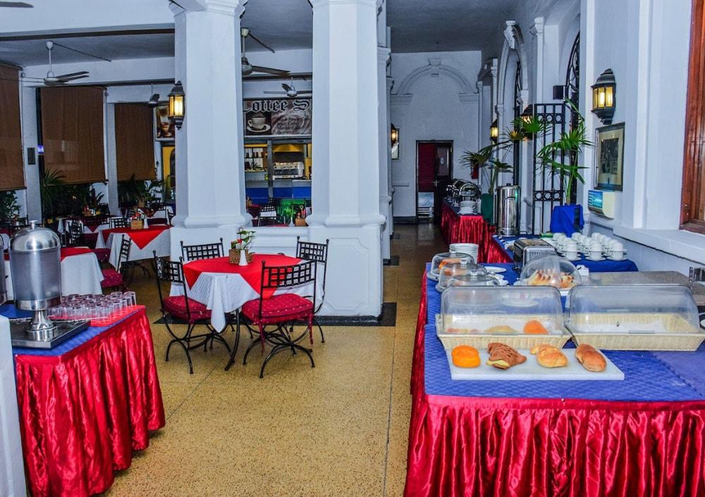 Sentrim Castle Royal Hotel Момбаса Экстерьер фото