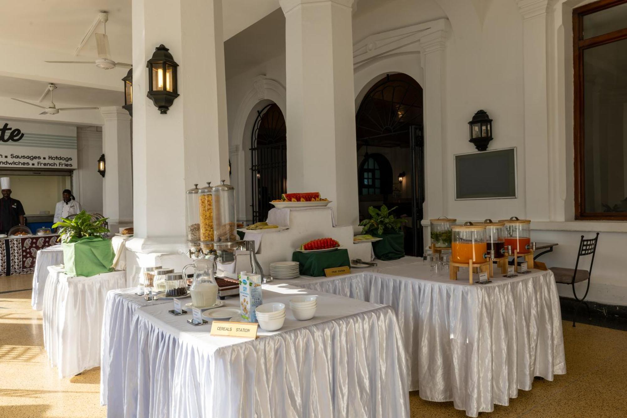 Sentrim Castle Royal Hotel Момбаса Экстерьер фото